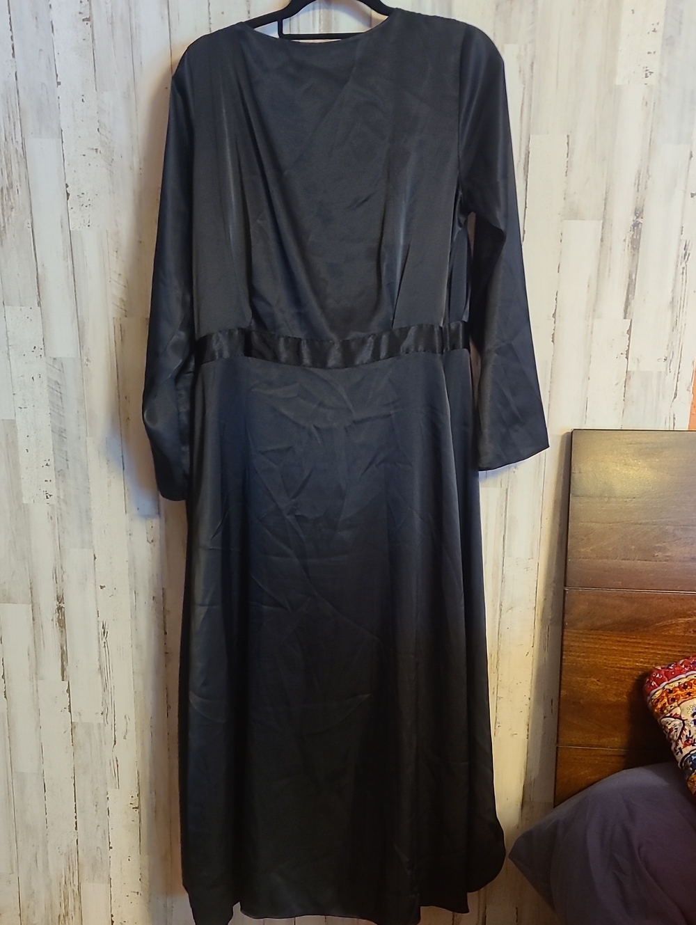 Cabernet Robe - Picture 8 of 8